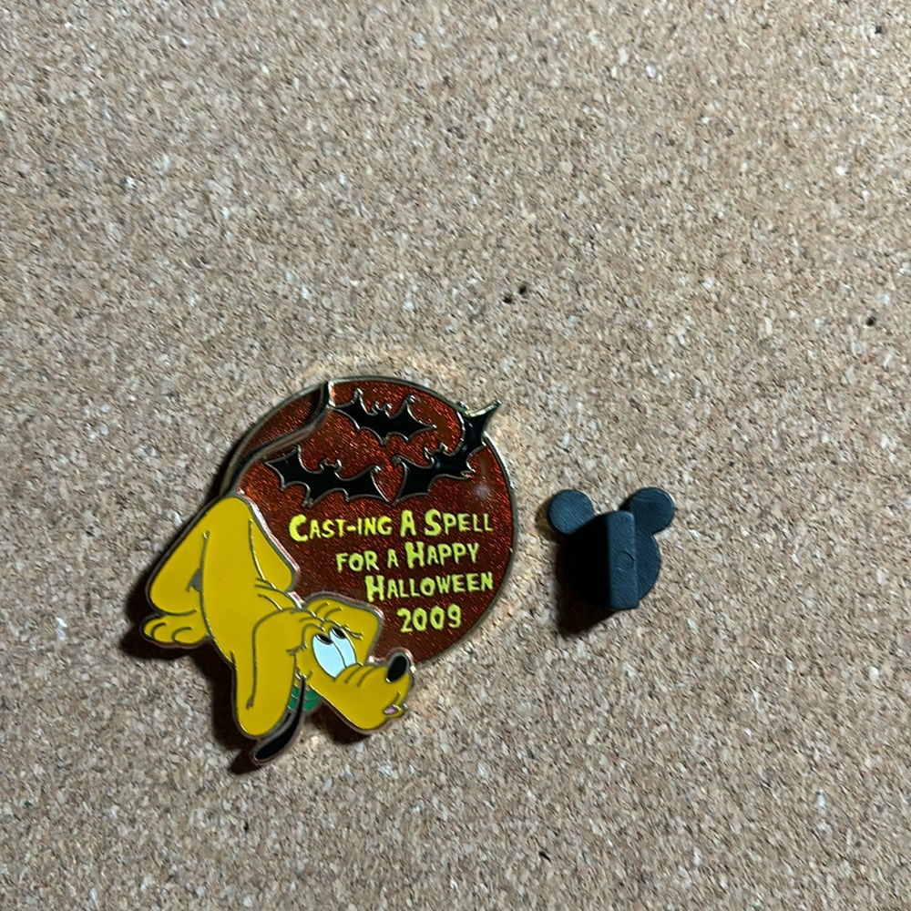 Pluto Happy Halloween 2009 Disney trading pin
